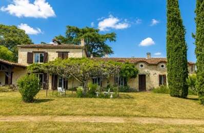 Maison en pierre de 13 pièces principales — photo du bien