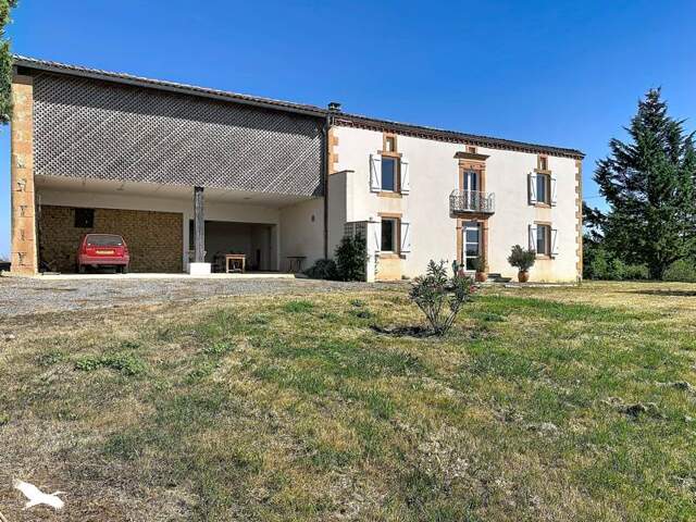Maison en pierre de 5 pièces principales — photo du bien