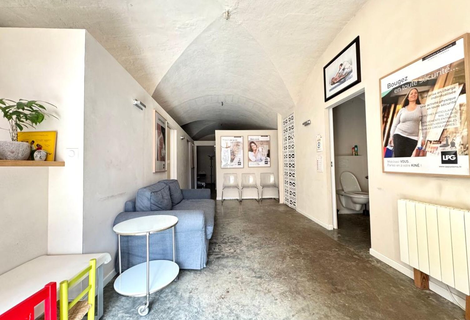 Local Professionnel 60m2 Centre du Village de LAMBESC — photo 1