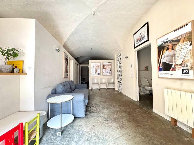 Local Professionnel 60m2 Centre du Village de LAMBESC — photo 1