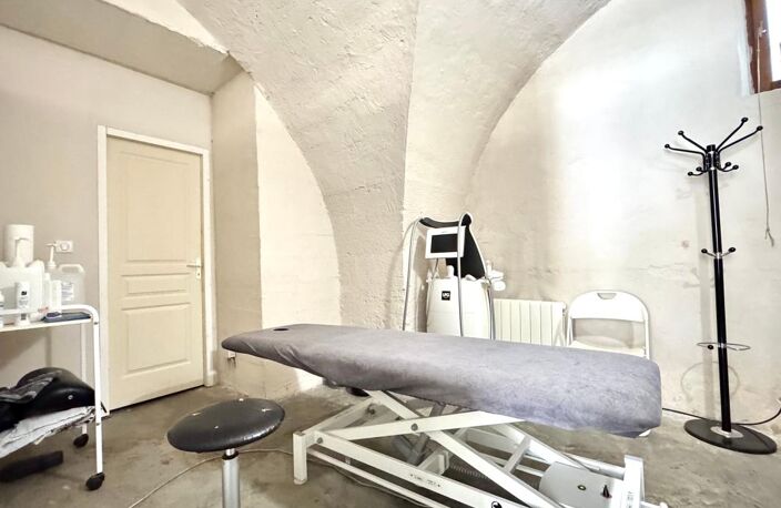 Local Professionnel 60m2 Centre du Village de LAMBESC — photo 2