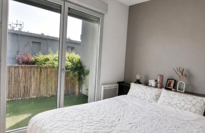 LORMONT - APPARTEMENT EN DUPLEX - 2 TERRASSES - 3 CHAMBRES - GARAGE — photo 5