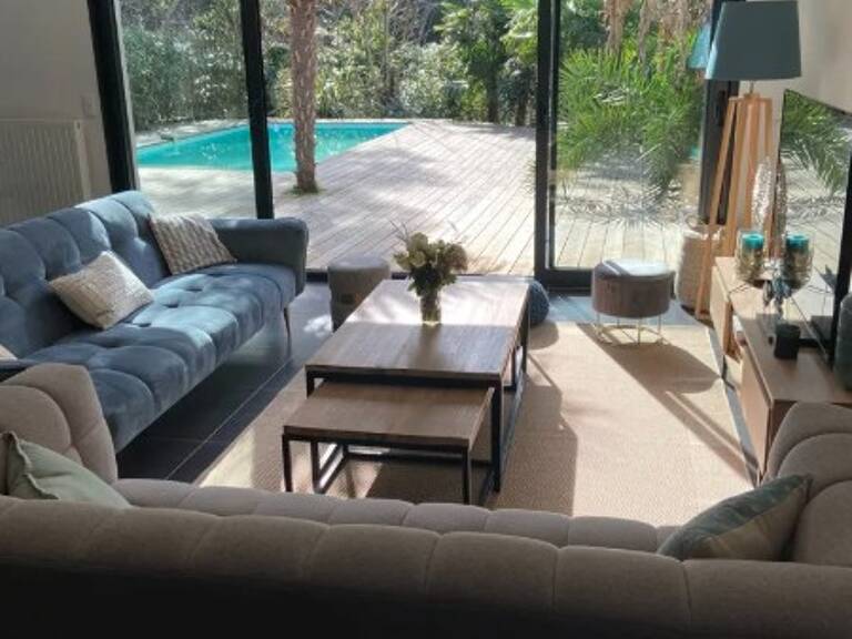 Villa — photo 1