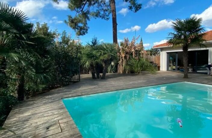 Villa — photo 2