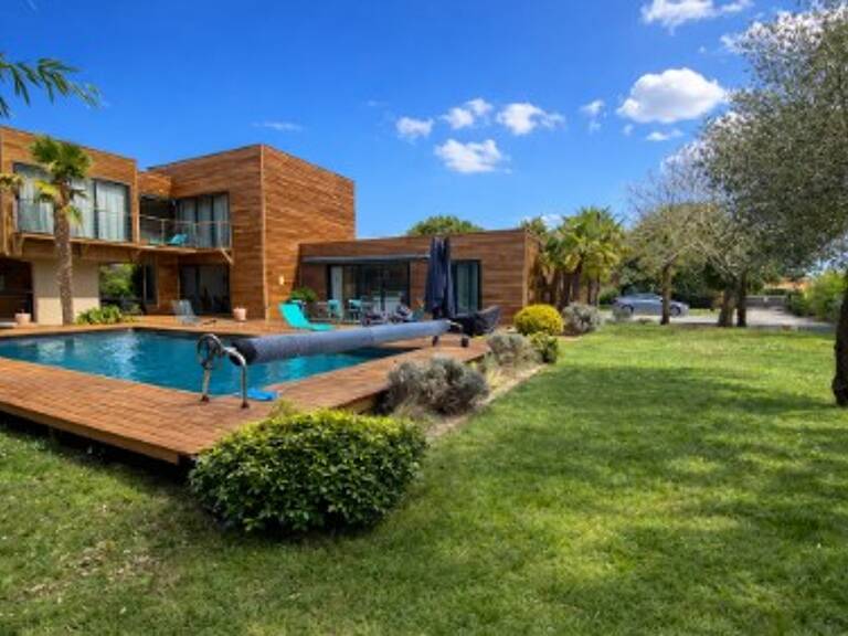 Villa — photo 1