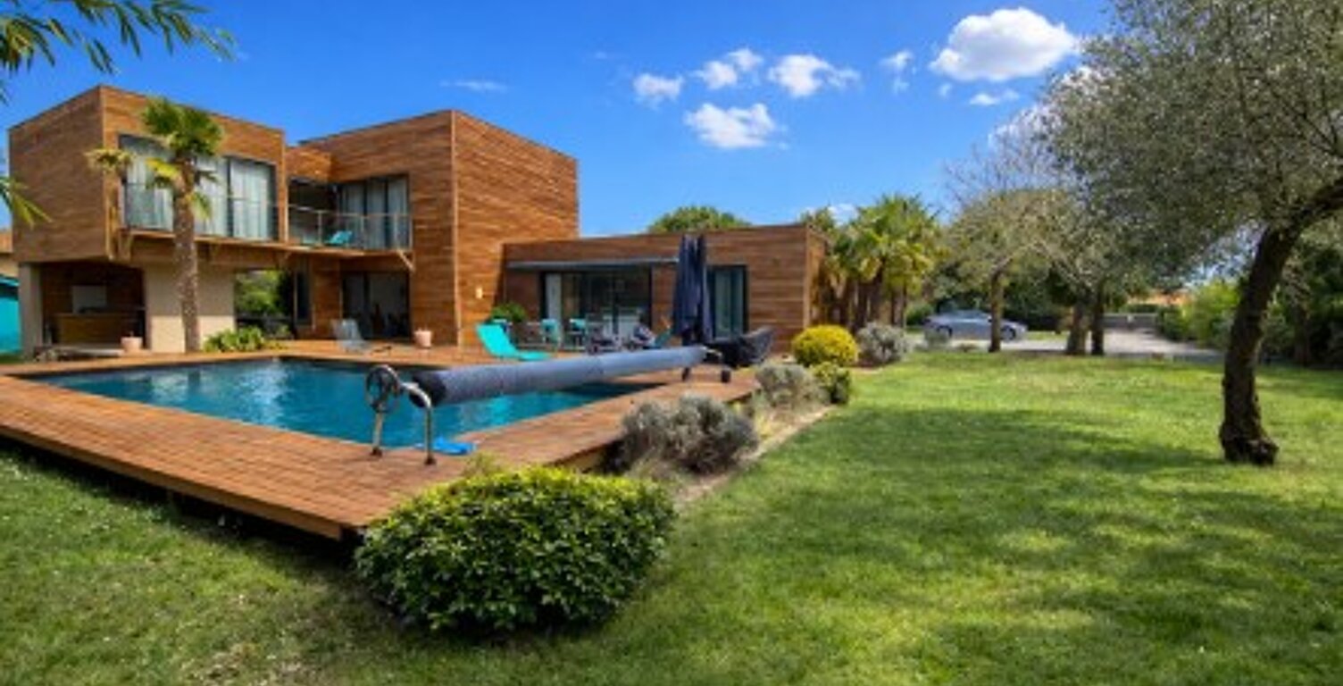 Villa — photo 1