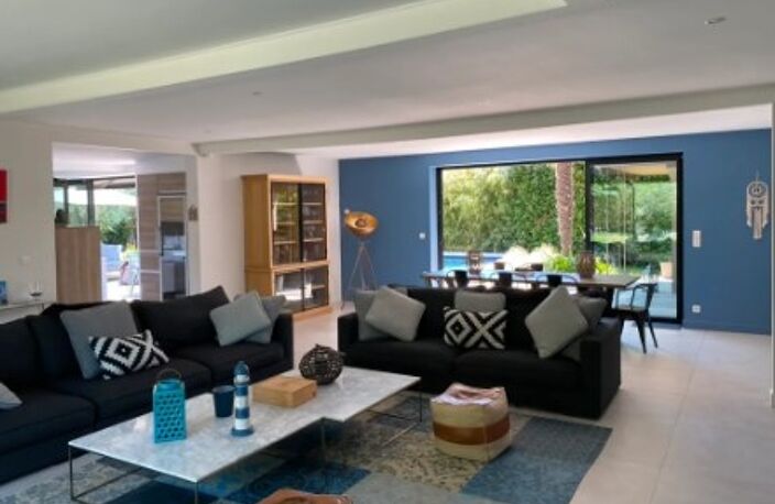 Villa — photo 2