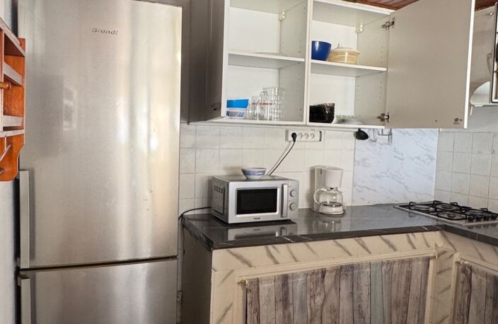 Dpt Martinique (972), à louer MORNE DES ESSES appartement T2 de 33 m² — photo 2
