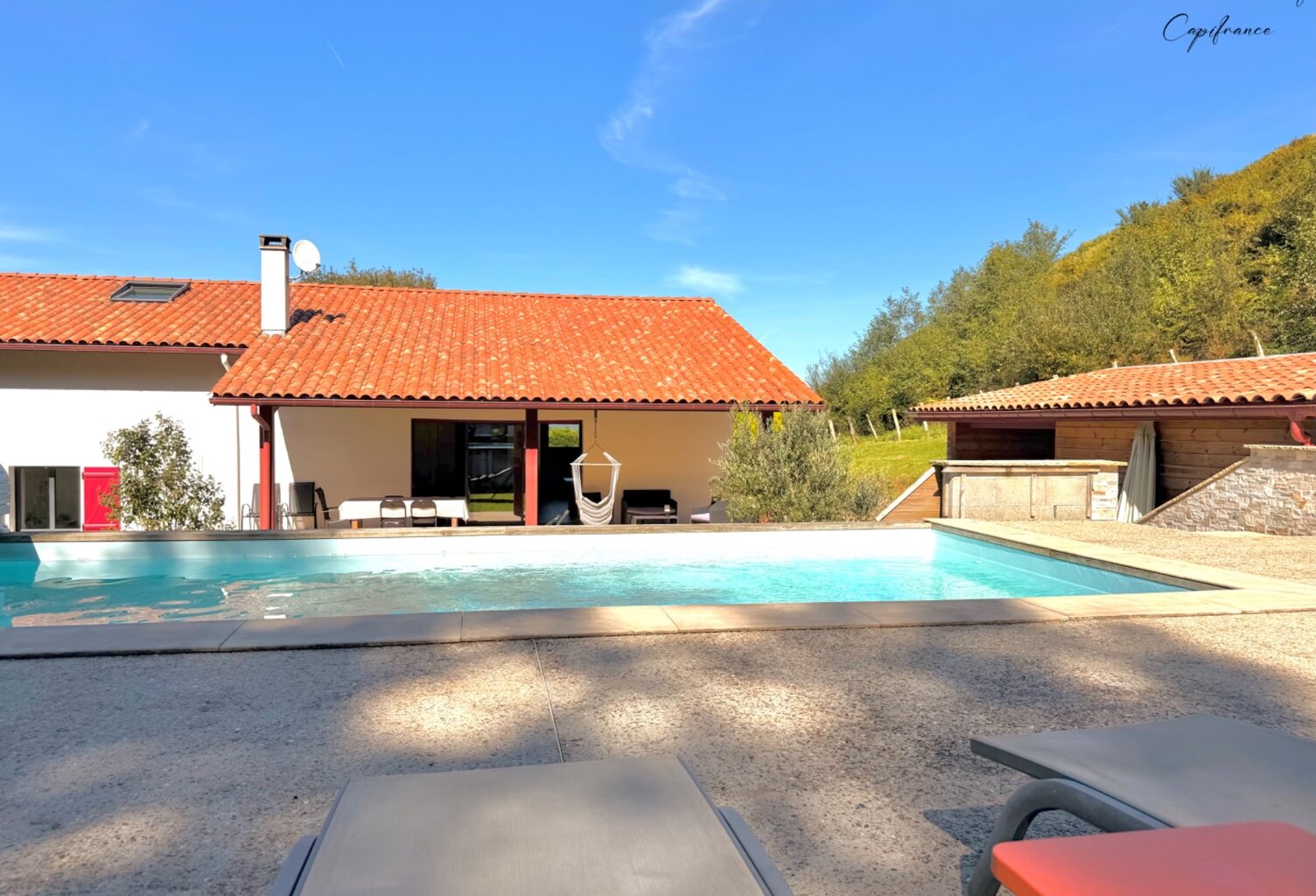 En EXCLUSIVITÉ - Maison Contemporaine avec piscine à ASCAIN — photo 1