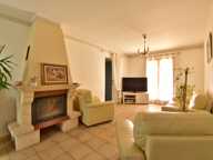 VILLA de plain-pied de 143 m² avec piscine sur 1 378 m² de terrain clos — photo 3