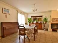 VILLA de plain-pied de 143 m² avec piscine sur 1 378 m² de terrain clos — photo 4