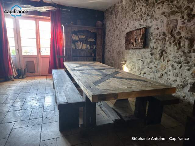 PUYOÔ – MAISON DE CARACTÈRE DE 188,83 M², 5 CHAMBRES, GRANGE D’ENVIRON 300 M² ET TERRAIN DE 1 198 M² – 245 000 € — photo du bien