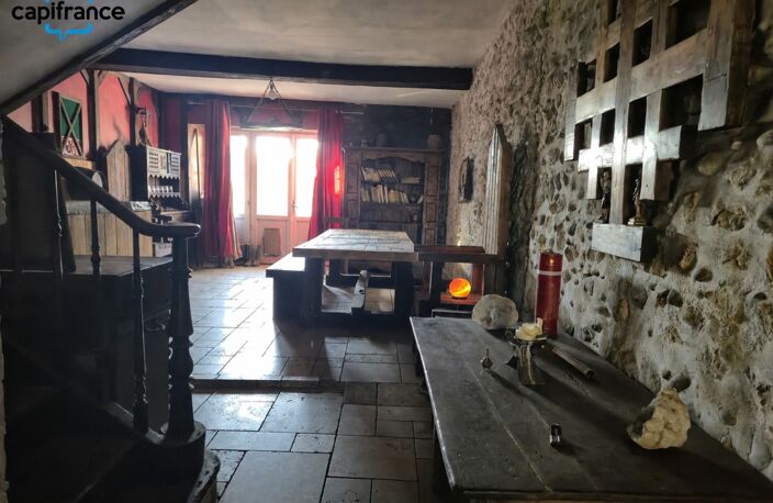 PUYOÔ – MAISON DE CARACTÈRE DE 188,83 M², 5 CHAMBRES, GRANGE D’ENVIRON 300 M² ET TERRAIN DE 1 198 M² – 245 000 € — photo 2
