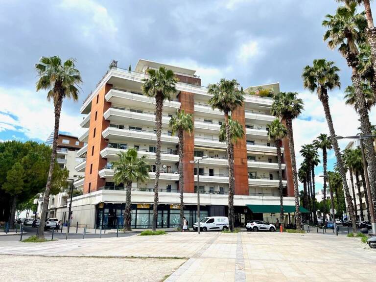 Bassin Jacques Coeur. Spacieux T2 avec grande terrasse et garage — photo 1