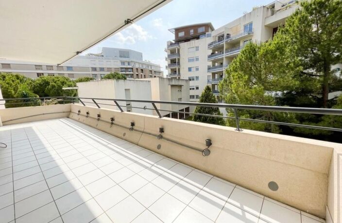 Bassin Jacques Coeur. Spacieux T2 avec grande terrasse et garage — photo 2