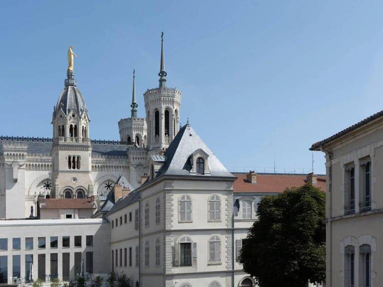 Sur la colline de Fourvière, à deux pas de la Basilique et des jardins du Rosaire — photo 1