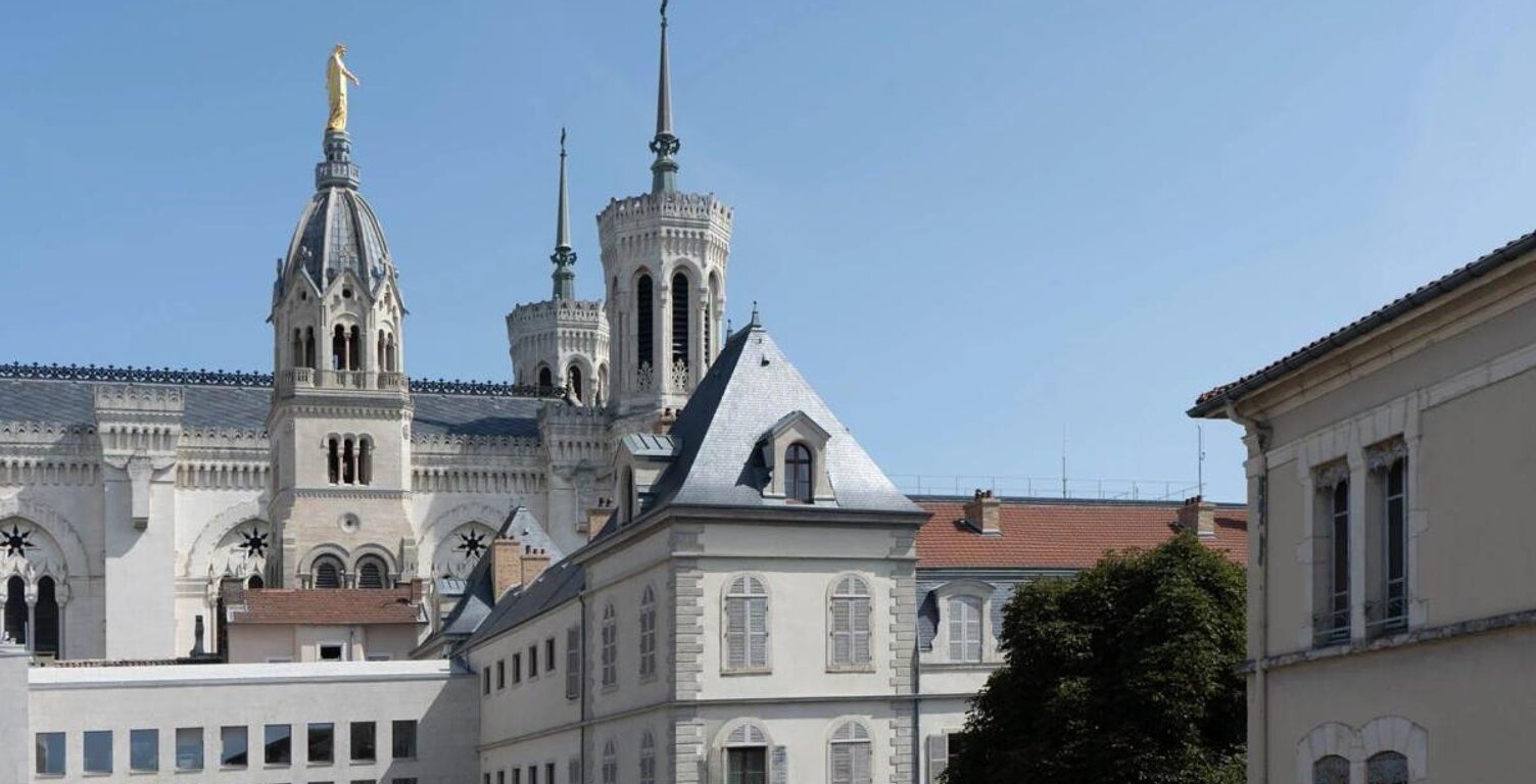 Sur la colline de Fourvière, à deux pas de la Basilique et des jardins du Rosaire — photo 1