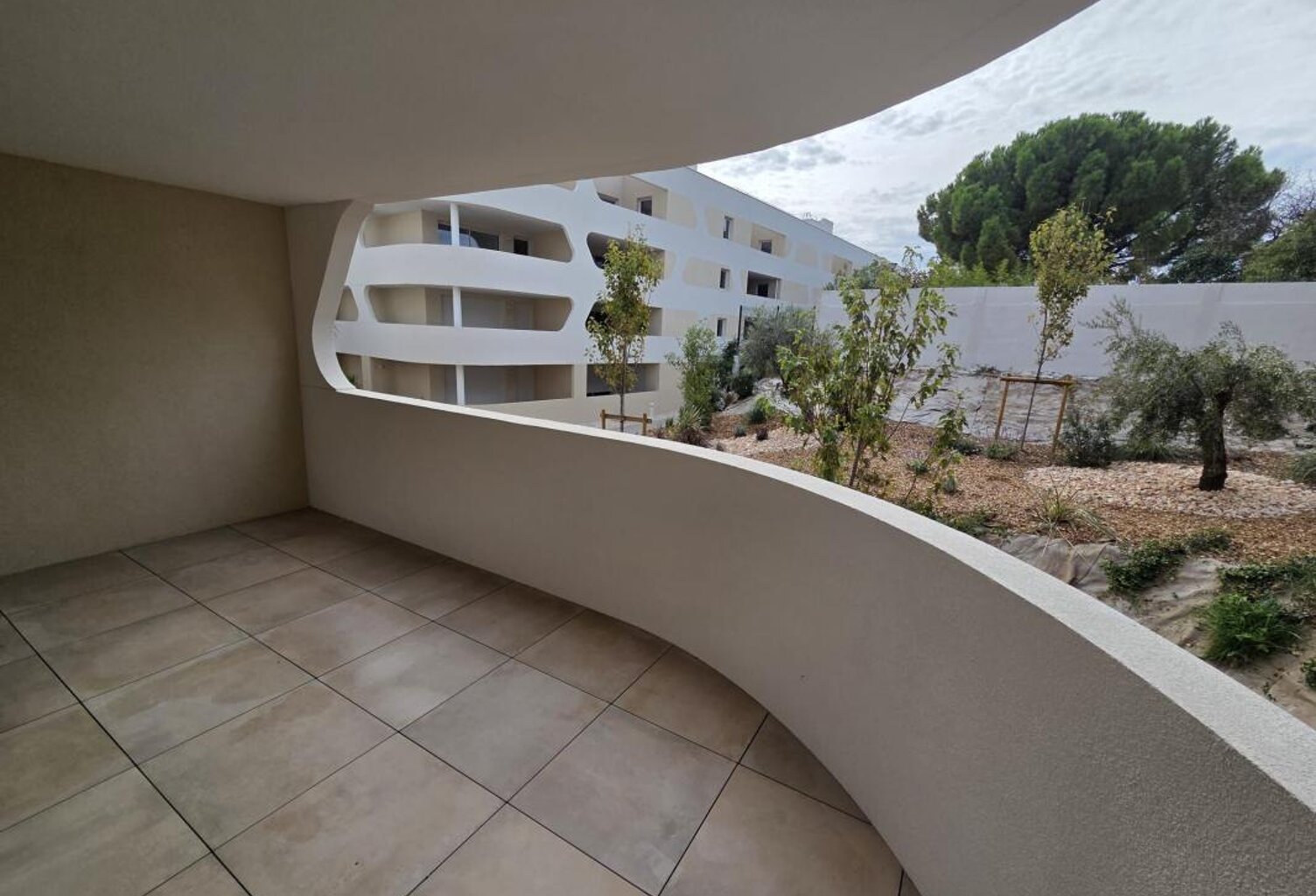 BEZIERS - Appartement À Louer — photo 1