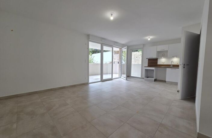 BEZIERS - Appartement À Louer — photo 2