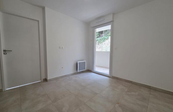 BEZIERS - Appartement À Louer — photo 4