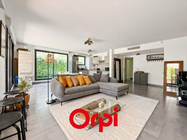 Appartement À Vendre — photo du bien