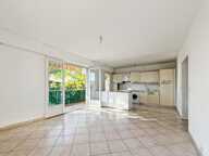FREJUS F3 63 m² parking cave — photo 2