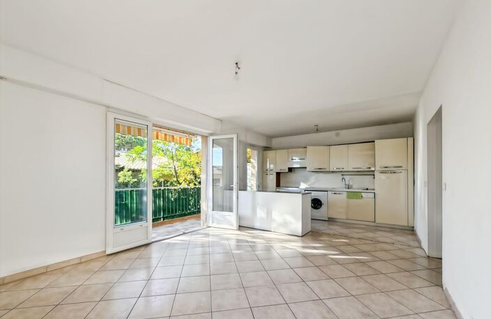 FREJUS F3 63 m² parking cave — photo 2