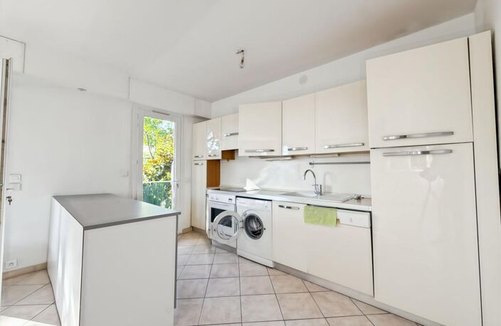 FREJUS F3 63 m² parking cave — photo 3