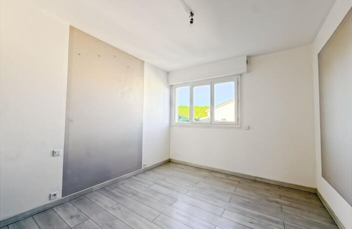 FREJUS F3 63 m² parking cave — photo 5
