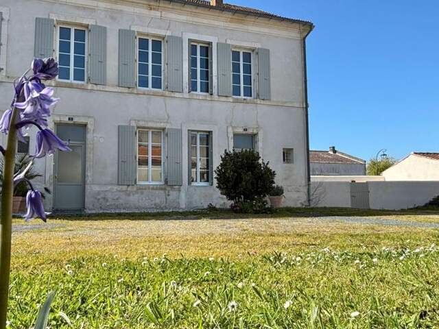 Maison À Vendre cœur du centre-ville de Saint-Georges-d’Oléron — photo du bien