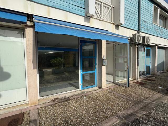 Local commercial à vendre – Grand Village, centre — photo du bien