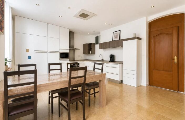 Appartement de 4 pièces de 118 m² à Nîmes — photo 2