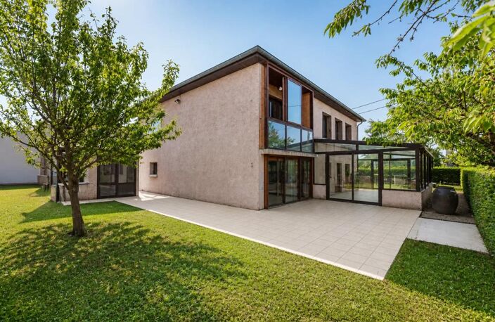 MAISON FAMILIALE – MIONS QUARTIER RÉSIDENTIEL – ÉTAGE RÉNOVÉ – TERRAIN PISCINABLE – MAISON INTERGÉNÉRATIONNELLE — photo 2