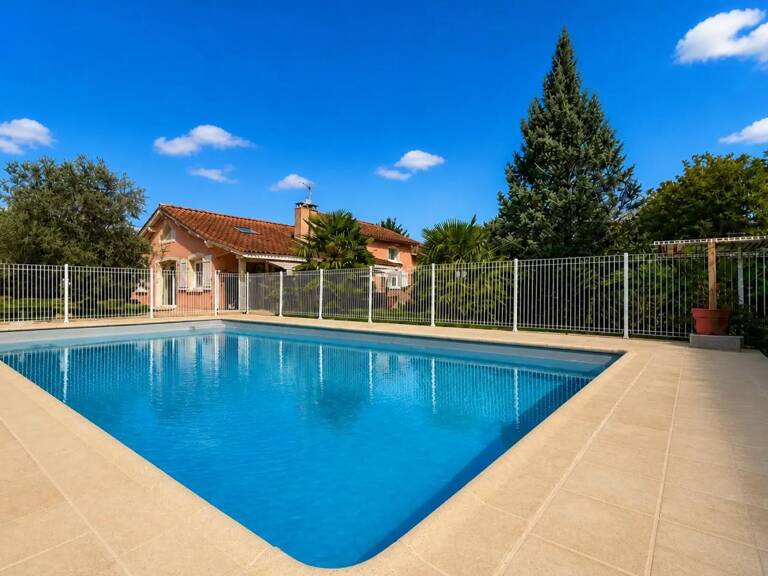 Maison de 7 pièces de 180 m² à Jassans-Riottier — photo 1