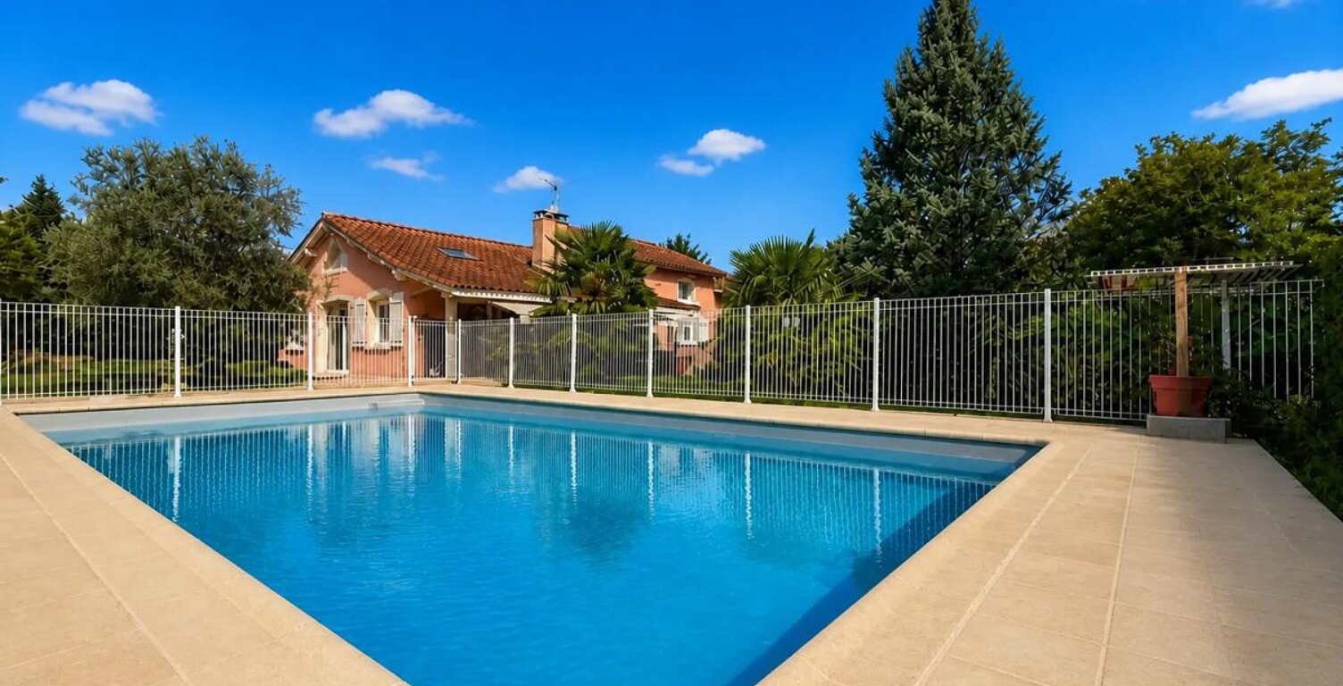 Maison de 7 pièces de 180 m² à Jassans-Riottier — photo 1