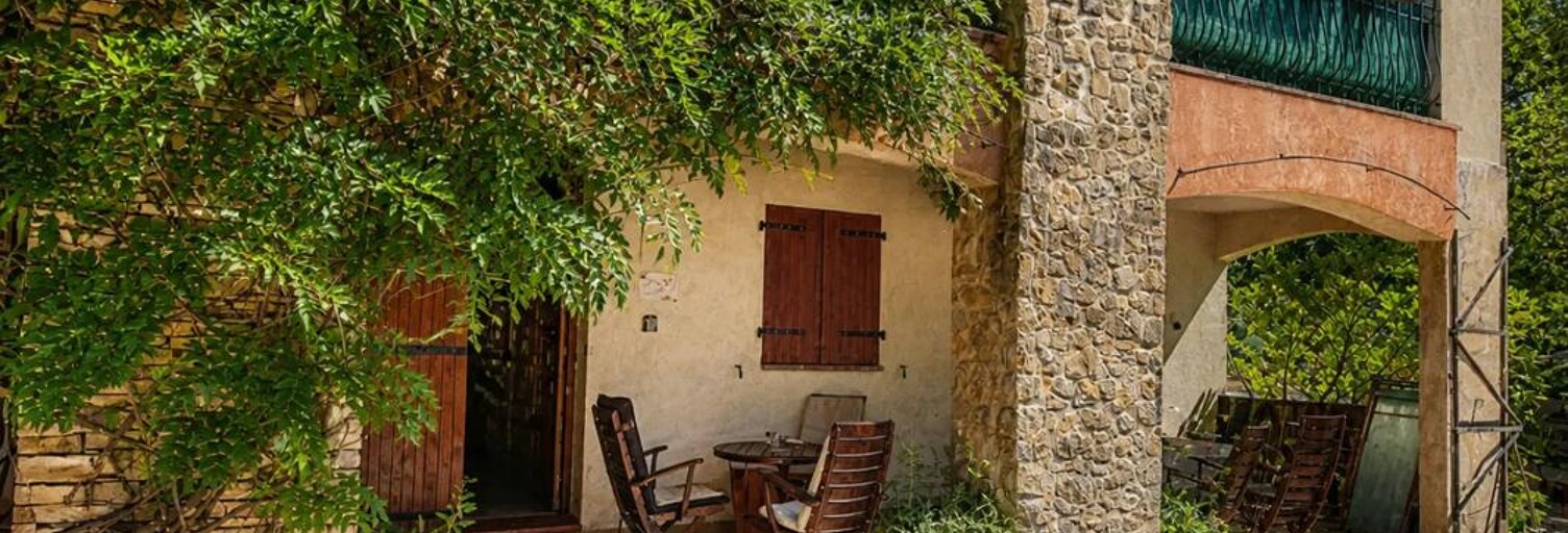 Maison 7 Pièces 196 m² à vendre à Esparron-de-Verdon (04800)