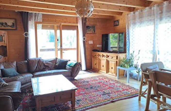 PREMANON : Chalet avec 2 logements et grand garge — photo 3