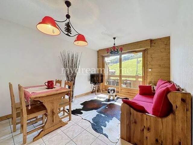 T2 CABINE EXCELLENT ETAT SUR LES PISTES DE FLUMET — photo du bien