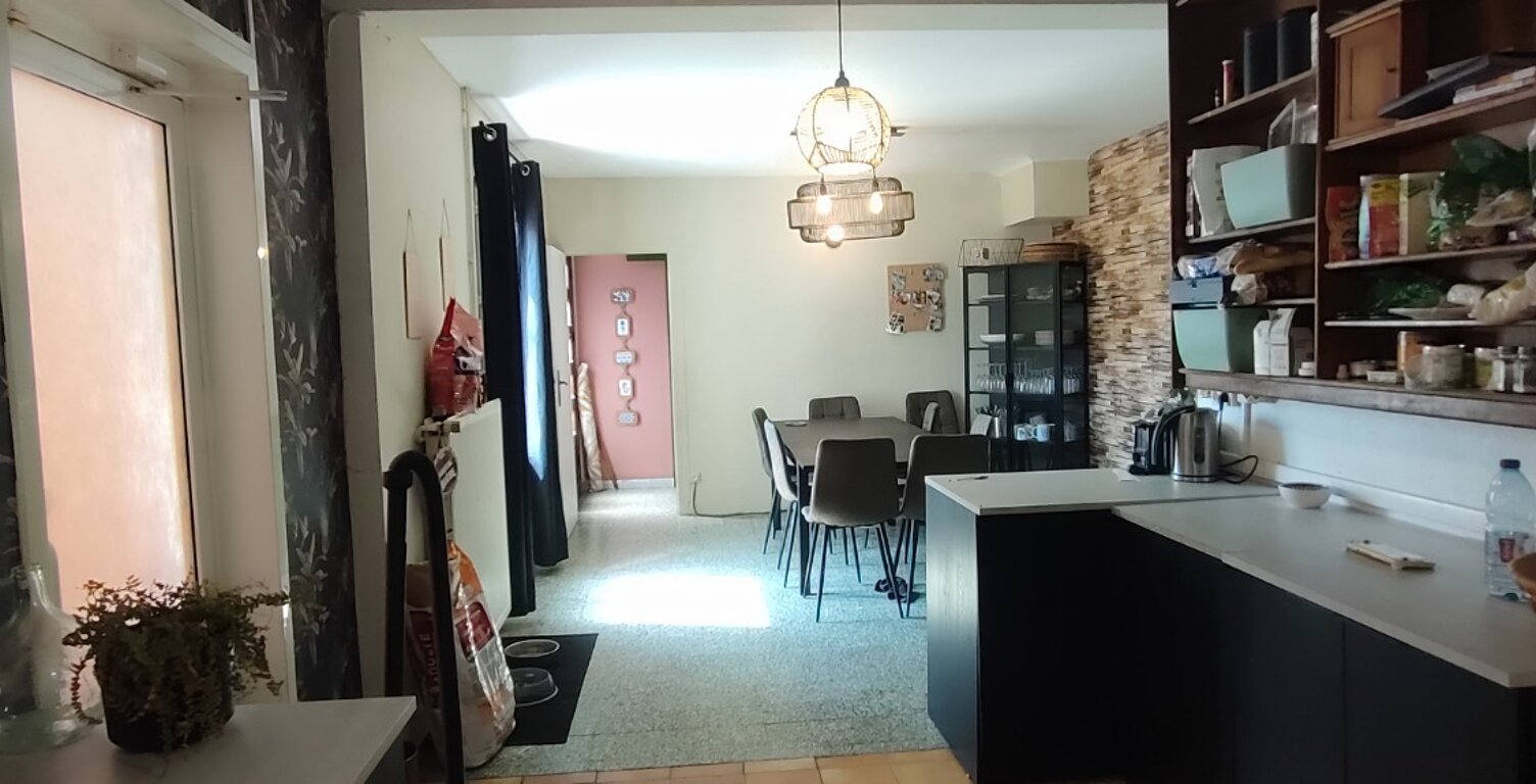 GRANDE MAISON FAMILIALE DE 6 CHAMBRES AVEC POTENTIEL COMMERCIAL — photo 1