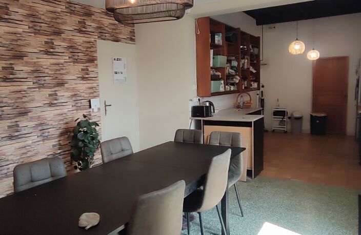 GRANDE MAISON FAMILIALE DE 6 CHAMBRES AVEC POTENTIEL COMMERCIAL — photo 2