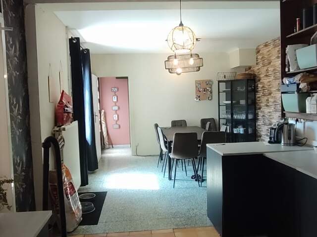 GRANDE MAISON FAMILIALE DE 6 CHAMBRES AVEC POTENTIEL COMMERCIAL — photo du bien