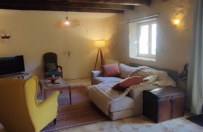 PÉRIGORD NOIR, CHARMANTE MAISON EN PIERRE DE 95 M² SH AVEC JARDIN + UN GARAGE DE 32M² ENVIRON NON ATTENANT SUR 640M² CLOS — photo 4