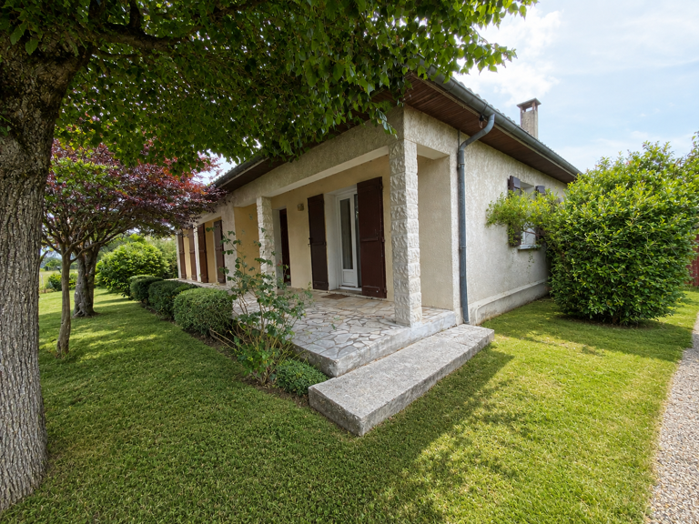 Bergerac Rive gauche - Maison à rafraîchir 94 m2 - Jardin et — photo 1