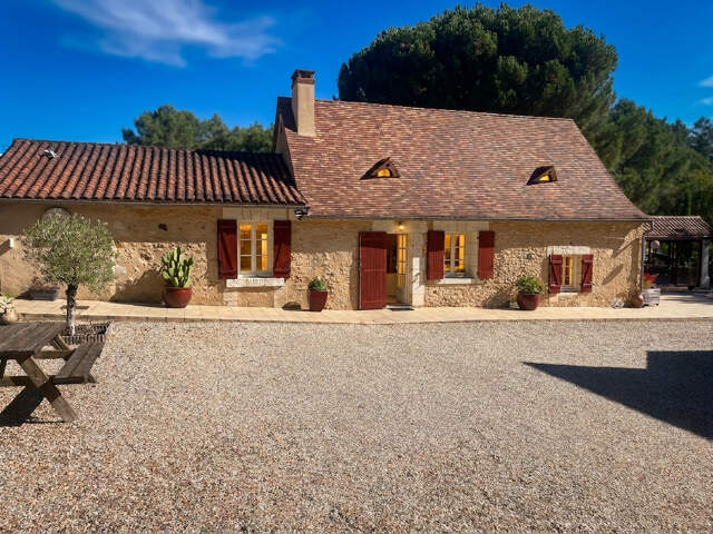 Longère en pierre avec gîtes, dépendances et près de 2 hect — photo du bien
