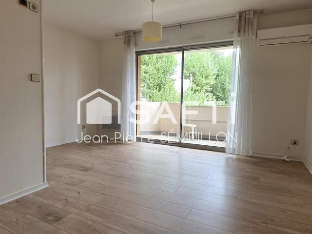 Studio lumineux, climatisation, terrasse, parking — photo du bien