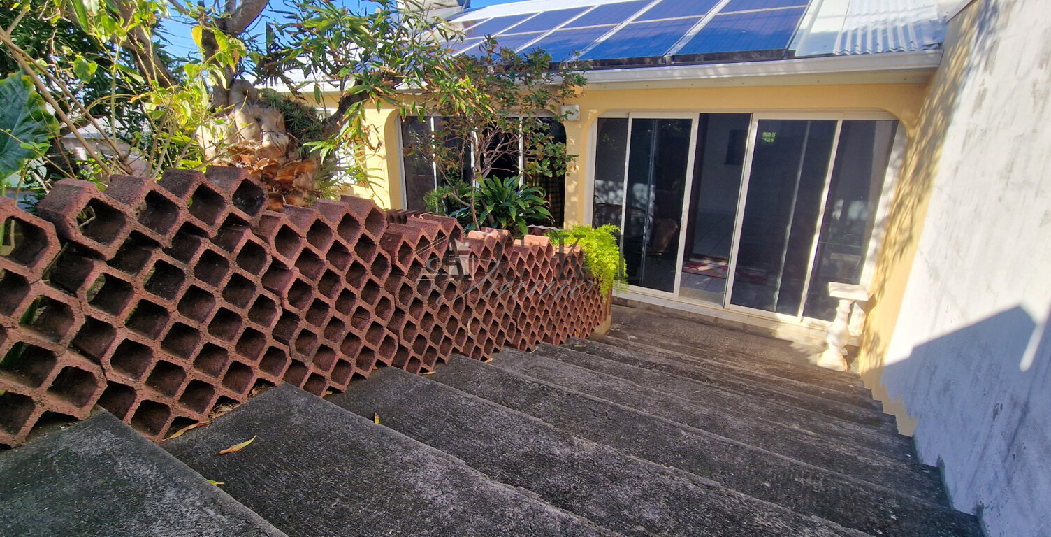 VILLA F5+ A LOUER A GRANDS BOIS 97410 SAINT PIERRE — photo 1