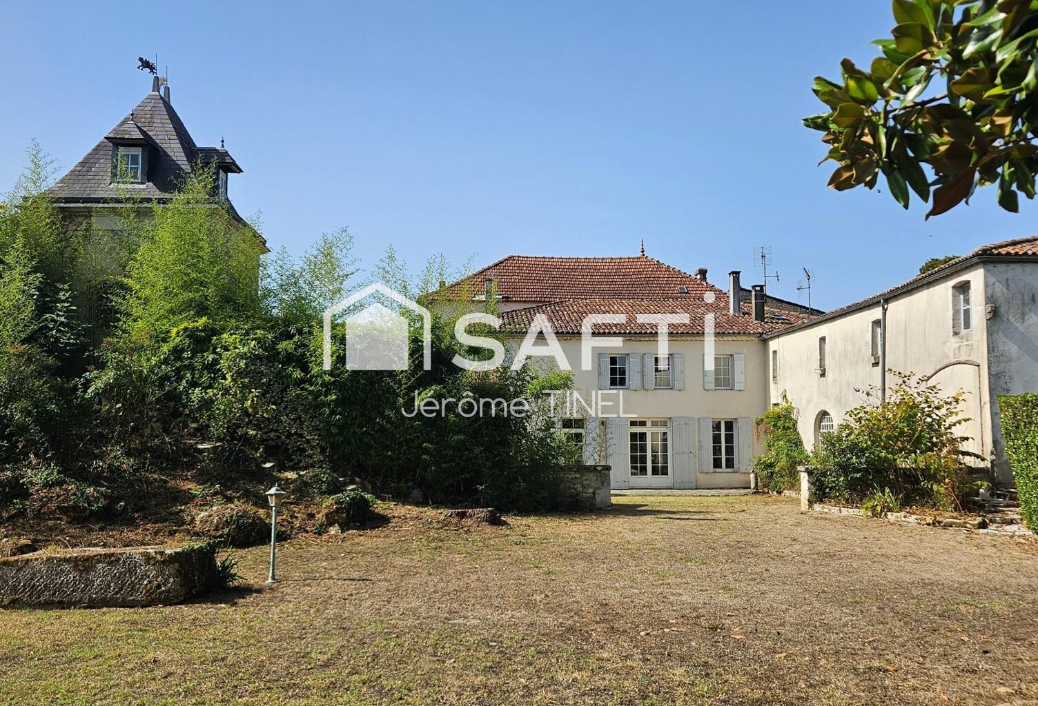 Demeure de charme avec piscine et dépendances  Parc de 1 553 m² au cœur de Cozes — photo 1