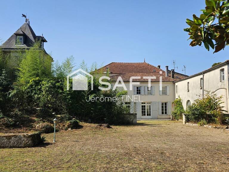 Demeure de charme avec piscine et dépendances  Parc de 1 553 m² au cœur de Cozes — photo 1