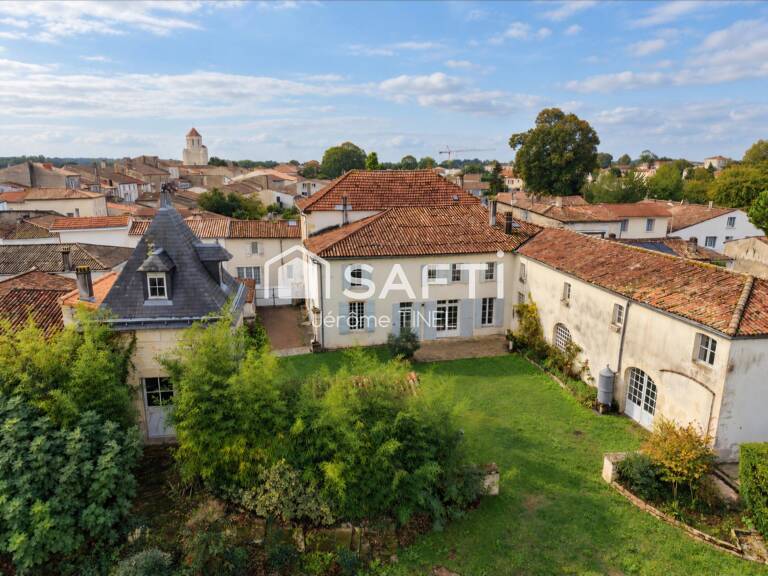 Demeure de charme avec piscine et dépendances  Parc de 1 553 m² au cœur de Cozes — photo 1