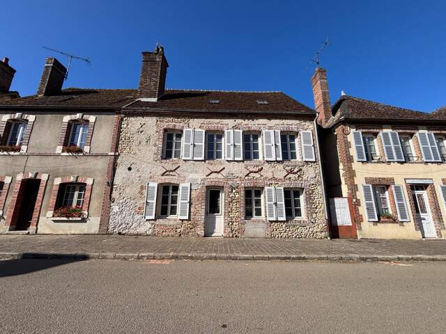 Maison avec charme de 210m² à Mezilles — photo du bien